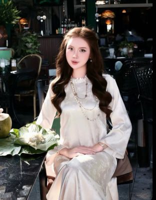 Hình ảnh cô gái mặc áo dài